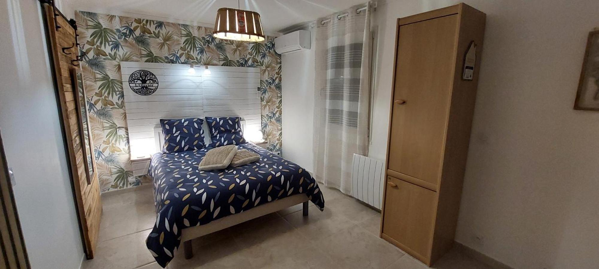 Gite De L'Olivier, Classe, Climatise, Jardin Avec Parking Gratuit Devant Le Logement Et A 5 Minutes Du Centre-Ville A Pied LʼIsle-sur-la-Sorgue Exteriör bild